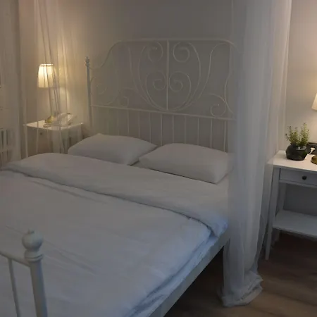 Eleia Iznik 3*